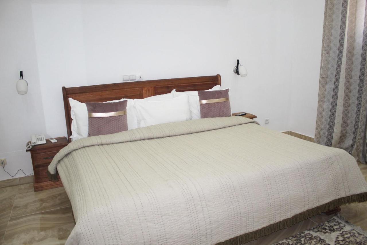 Complexe Hotelier Olympe Korhogo Esterno foto